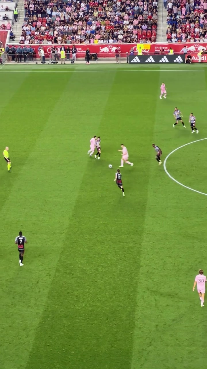 旅程的開始球迷視角看梅西美職聯(lián)首秀妙傳打進(jìn)首球