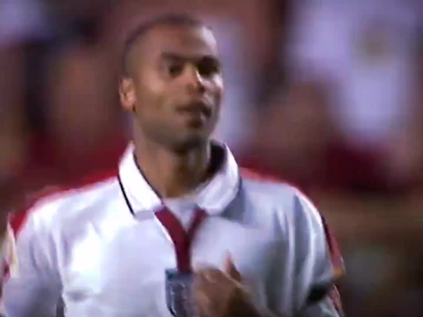 世界級邊衛(wèi)來看看巔峰時期的阿什利科爾是如何防守C羅的