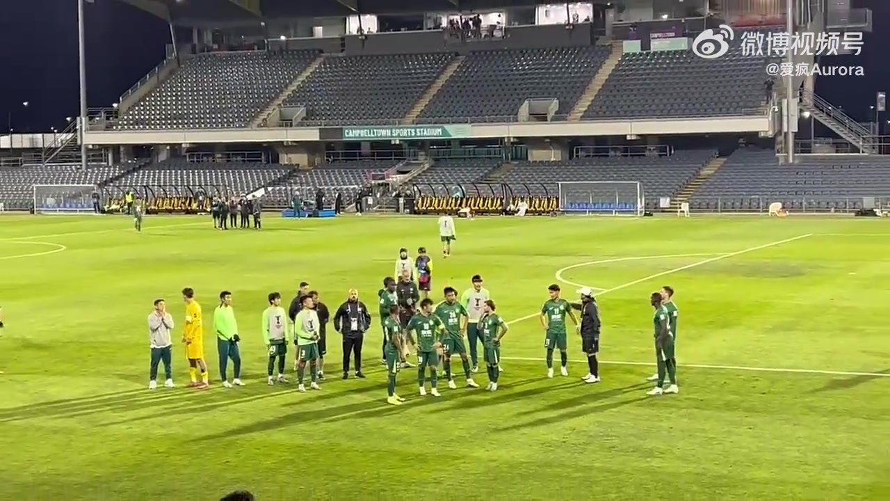 國安遠(yuǎn)征球迷賽后怒罵SB楊立瑜楊立瑜鼓掌豎中指回應(yīng)