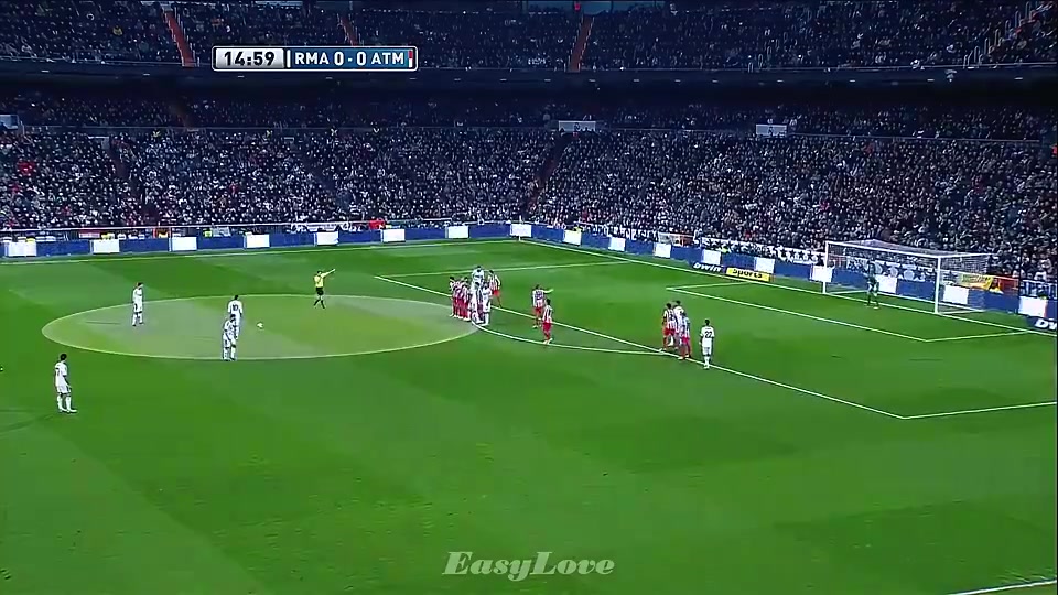 毫不講理名場面C羅任意球擊穿庫爾圖瓦卡西一臉不可思議