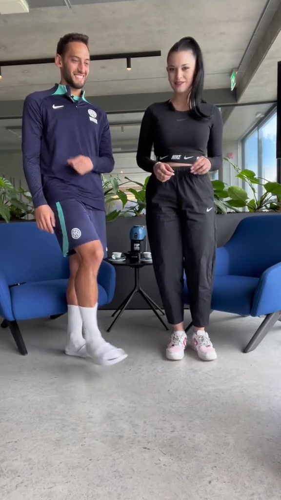 白練了恰球王一頓群魔亂舞給小姐姐整不會了