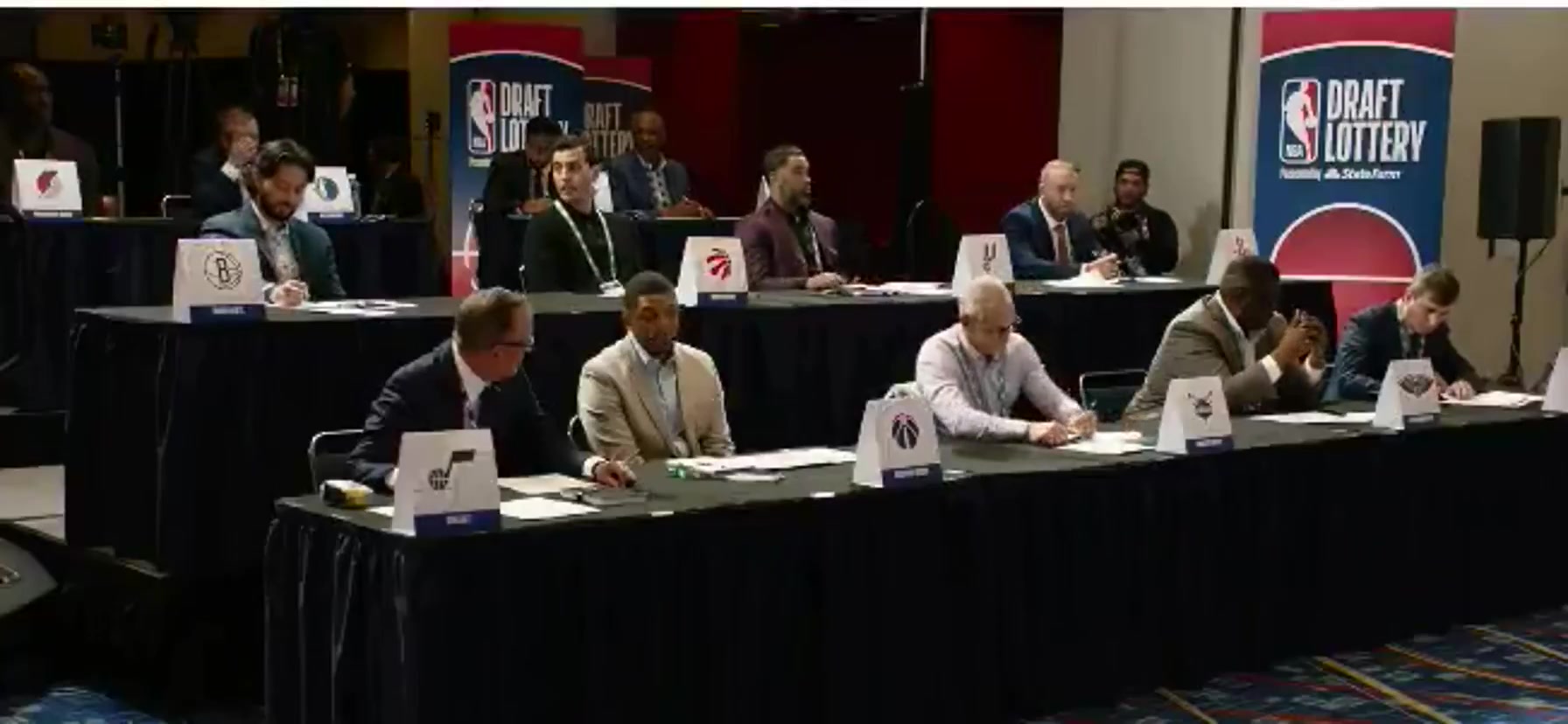 面面相覷獨(dú)行俠抽到狀元簽后三個墊底隊的高管完全不敢信