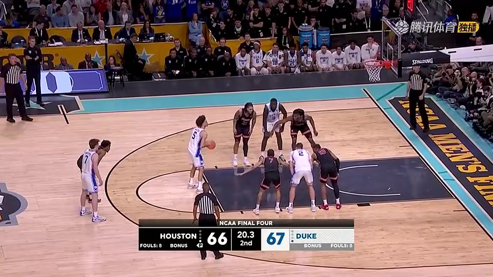 獨(dú)行俠球迷看過來瘋?cè)ダ耠x奇犯規(guī)送兩罰被罰球絕殺