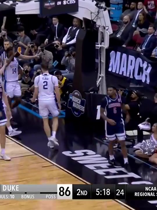 獨(dú)行俠球迷偷著樂弗拉格旱地拔蔥逆天排球大帽身體素質(zhì)太炸了