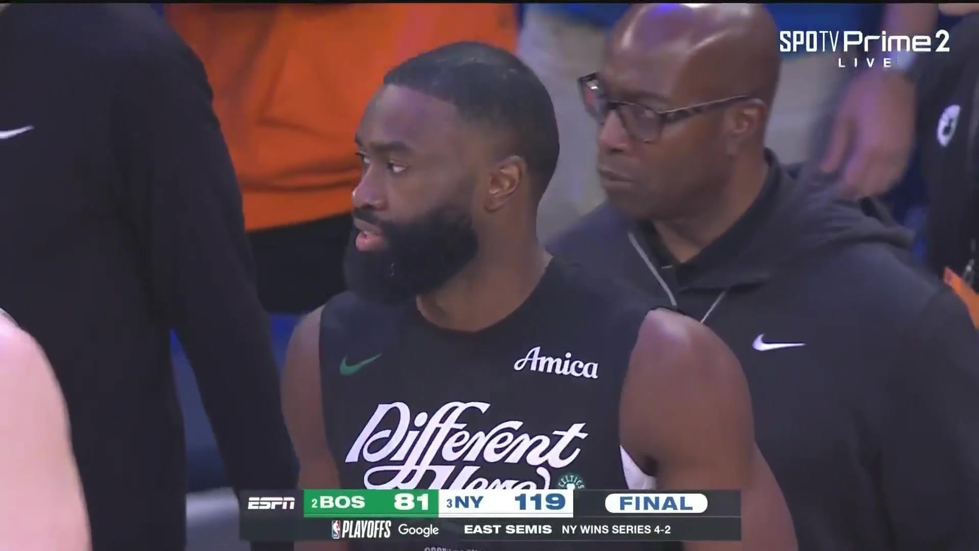 無(wú)緣衛(wèi)冕慘遭尼克斯淘汰去年FMVP杰倫-布朗賽后難掩失落