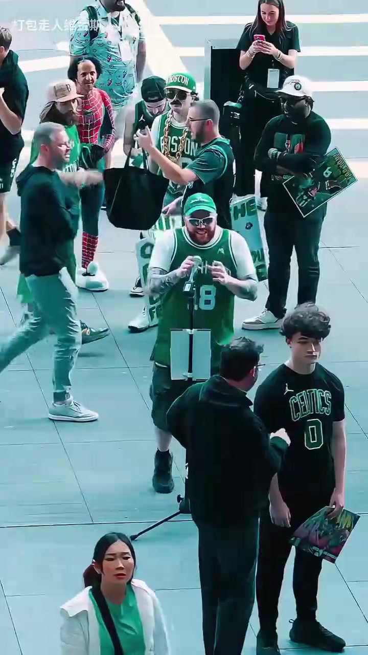 淚目波士頓街頭自發(fā)性的為塔圖姆祈禱加油我們愛你