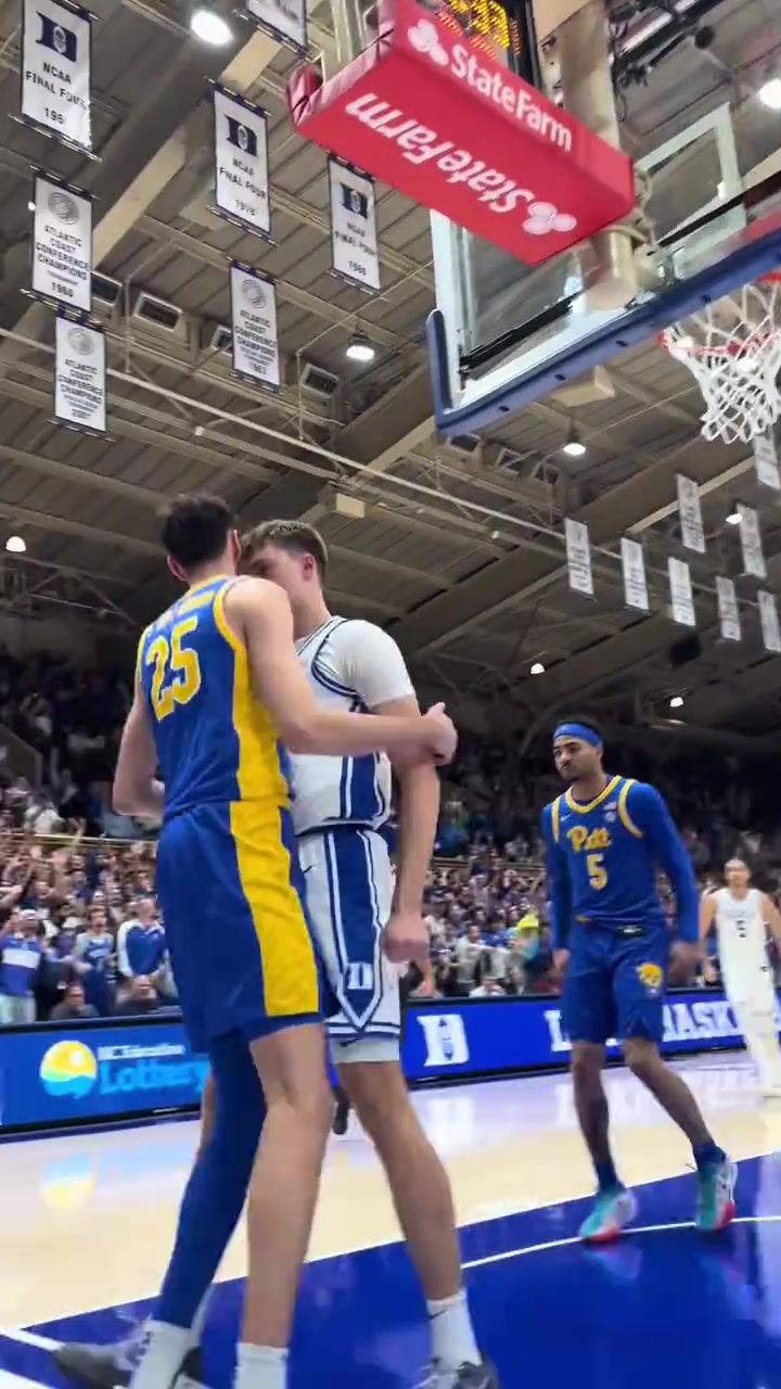 溢出屏幕的天賦弗拉格大學(xué)時(shí)期的暴力一球隔扣切特弟弟