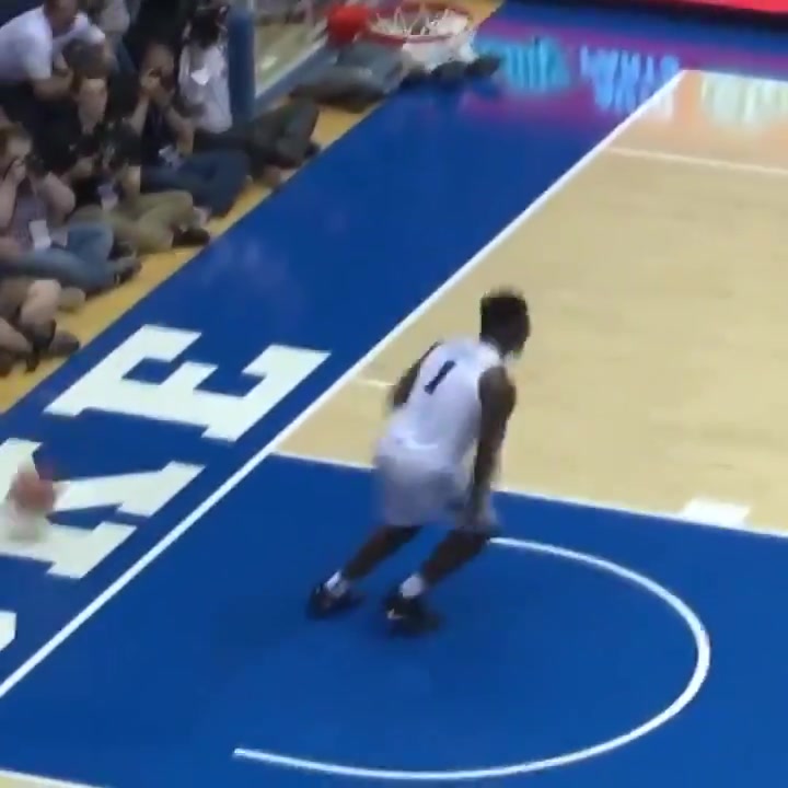 真的很炸裂錫安大學(xué)時的球風(fēng)是真勁爆啊