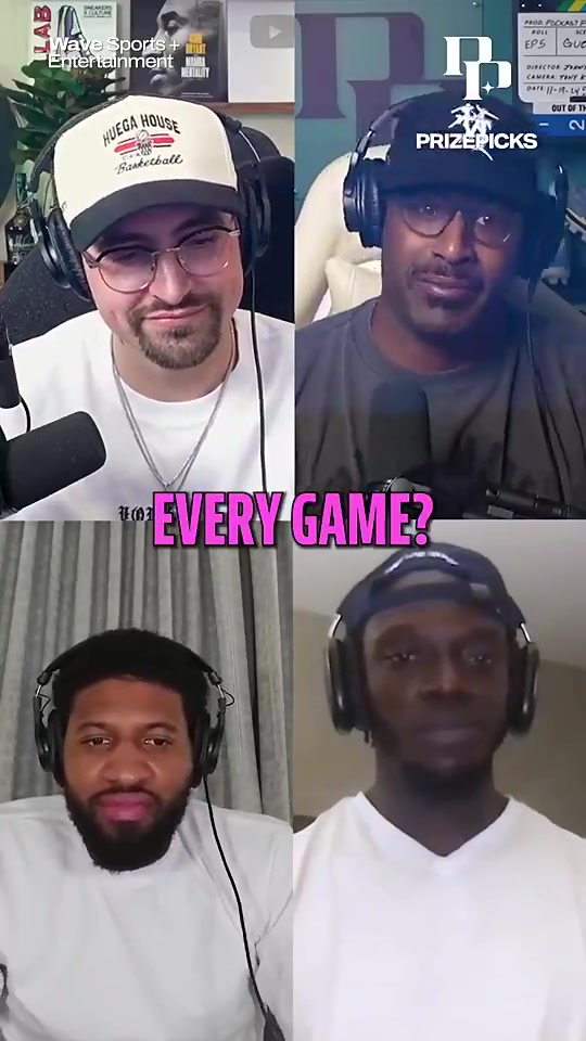 真敢說啊喬治此前詹姆斯指揮交通時經(jīng)常走步但裁判都不管