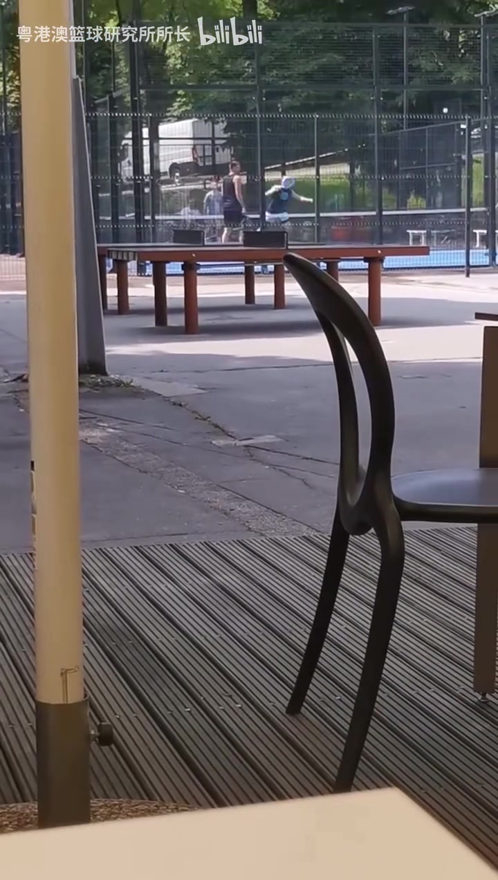 經(jīng)典項(xiàng)目東契奇休賽期在家鄉(xiāng)斯洛文尼亞打板式網(wǎng)球