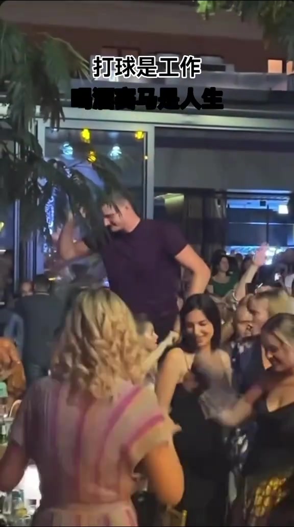 約老師妥妥的人生贏家利用業(yè)余時(shí)間打打球賺點(diǎn)錢賽馬