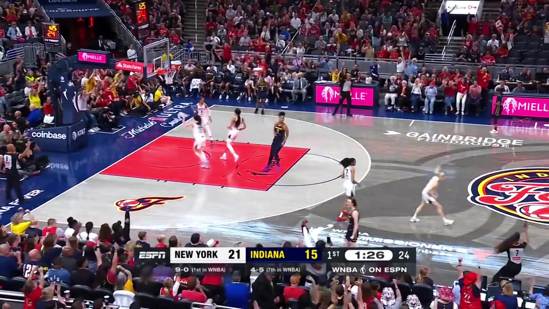 一己之力拉高WNBA收視率克拉克這打法巔峰庫里既視感