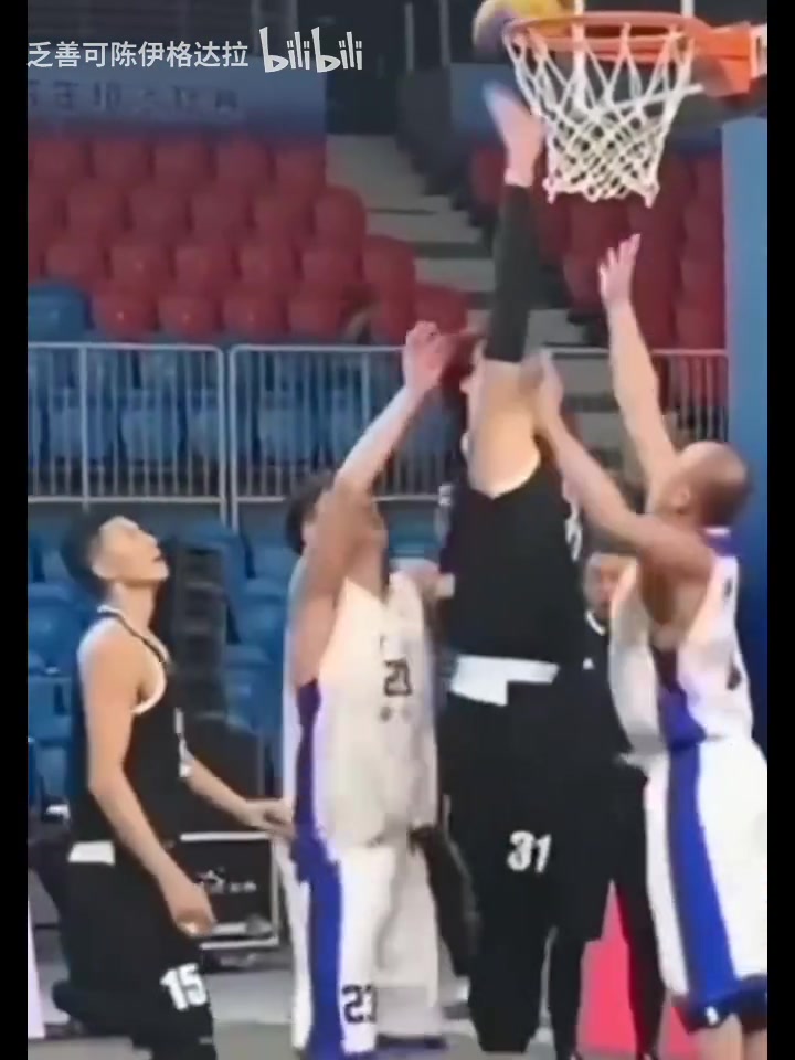 經(jīng)典表情包出處王哲林這操作直接給姚明干無語了