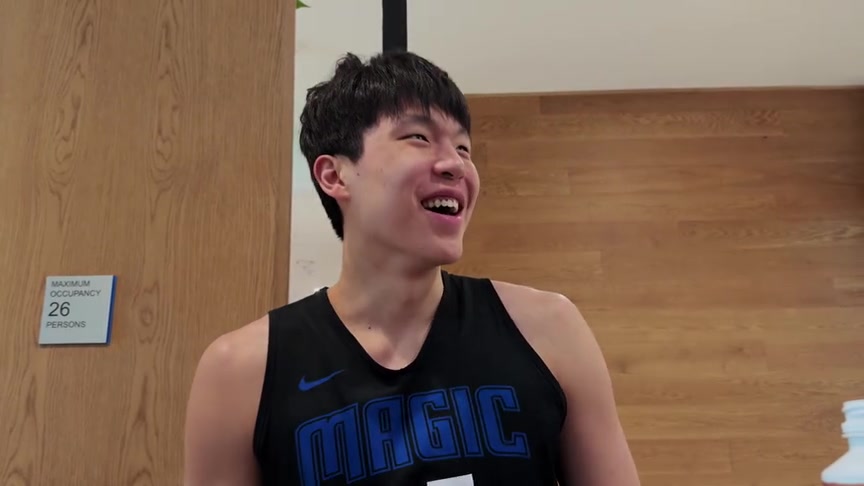 小楊闖美之英語進(jìn)步神速楊瀚森英語溝通順暢 適應(yīng)能力滿分