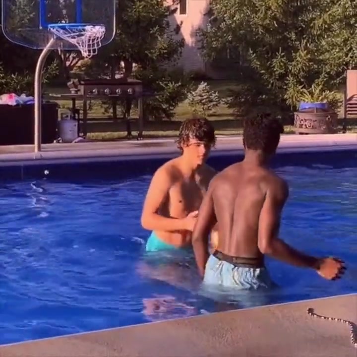 挺好的用球說話不打架