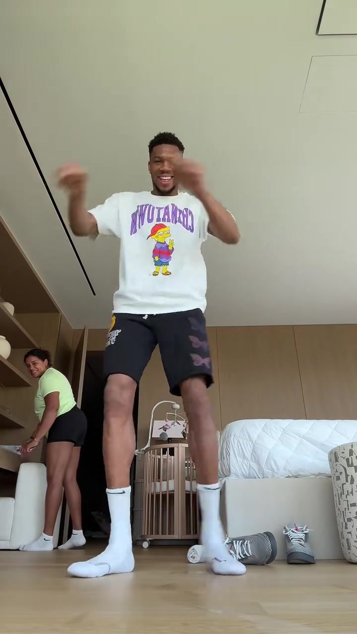 這逆天的跟腱長度字母哥真的是人形高達吧