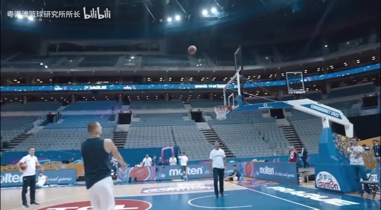 這腳步簡(jiǎn)直就是藝術(shù)一起來欣賞約老師以前的訓(xùn)練吧