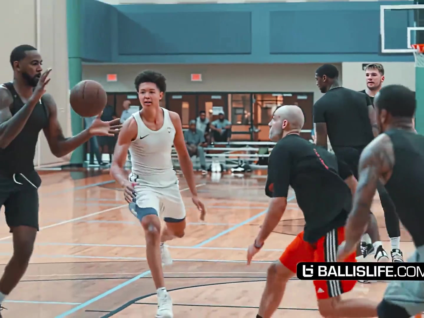 帶你看東契奇怎么打野球的 松弛感拉滿(mǎn)