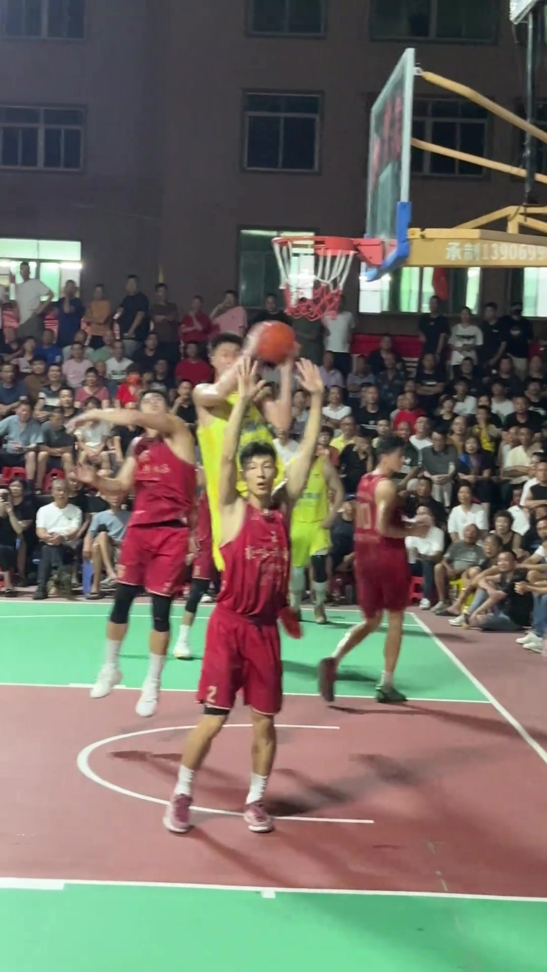 這是故意伸腳還是不小心的動(dòng)作