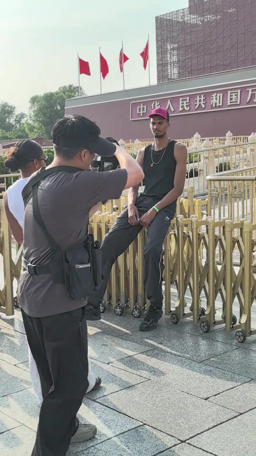 結(jié)束修行的文班來到了北京 打卡天安門城樓