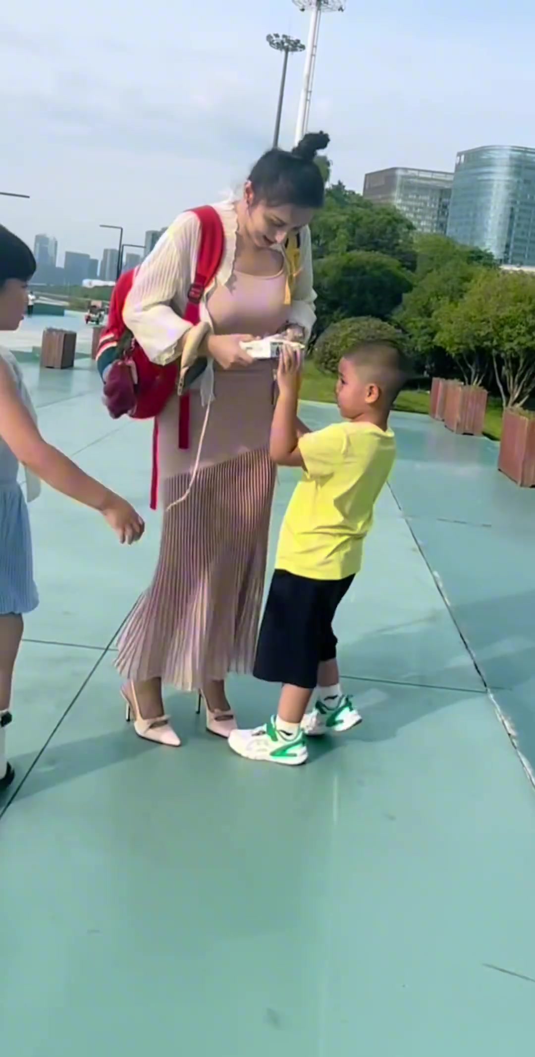 離婚了西熱妻子曬視頻從今天開始我將正式獨自帶兩個孩子