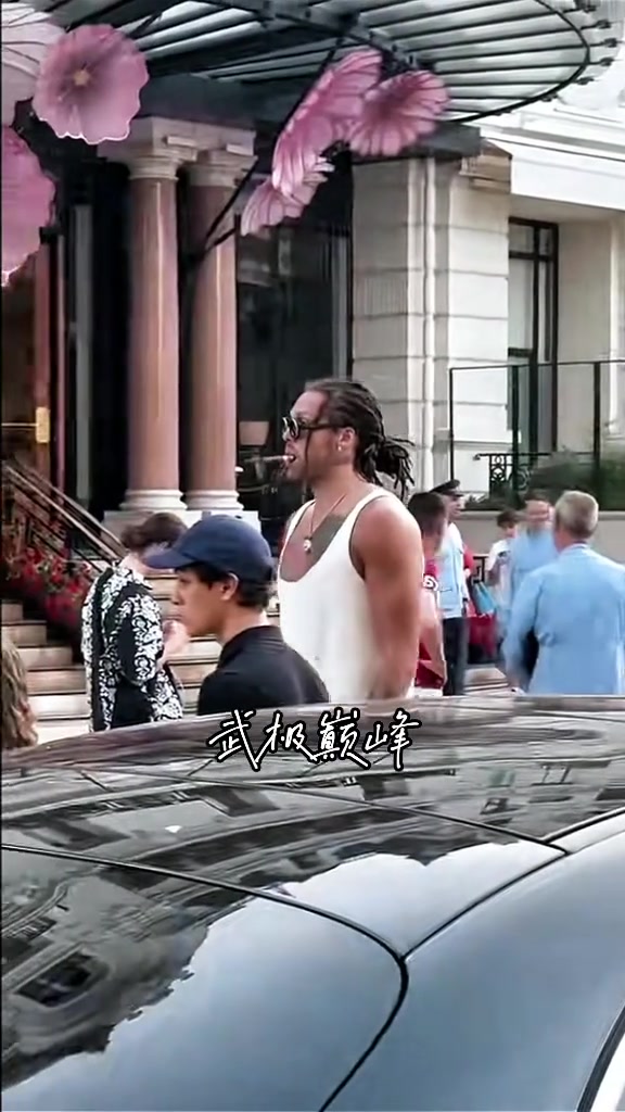 網(wǎng)友在摩納哥偶遇戈登 這魁梧的身材太帥了