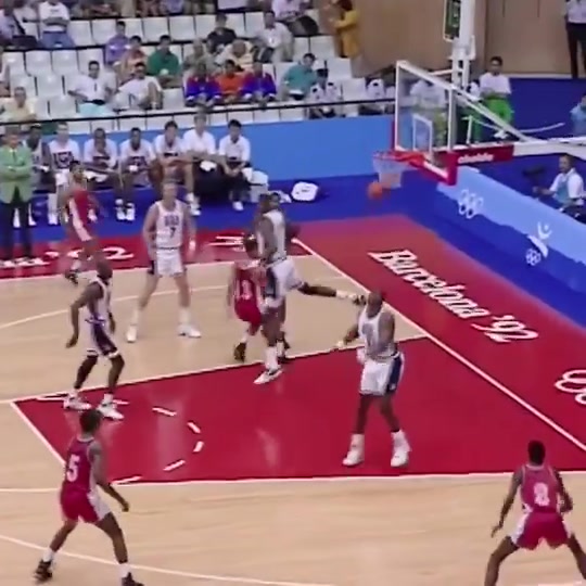 喬丹魔術(shù)師奧運(yùn)夢幻配合這倆人等同聯(lián)盟現(xiàn)役的誰