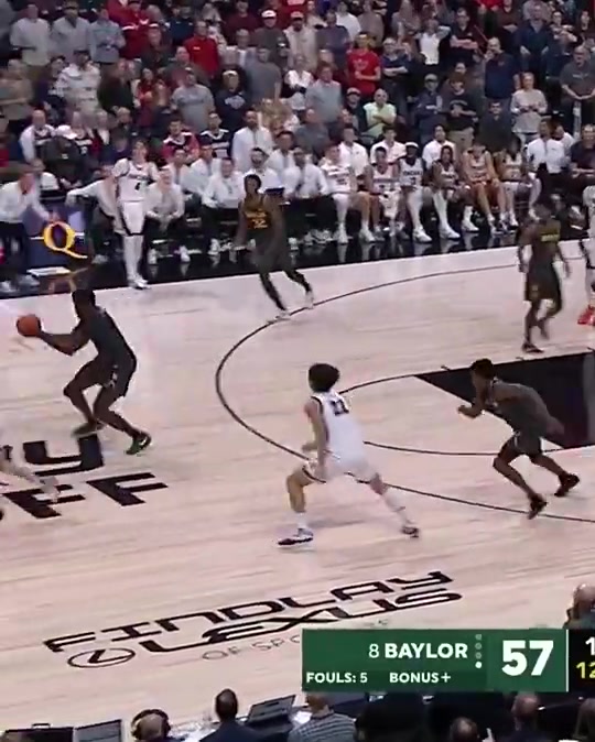 NCAA賽場(chǎng)驚現(xiàn)逆天死亡隔扣簡(jiǎn)直不要太兇殘