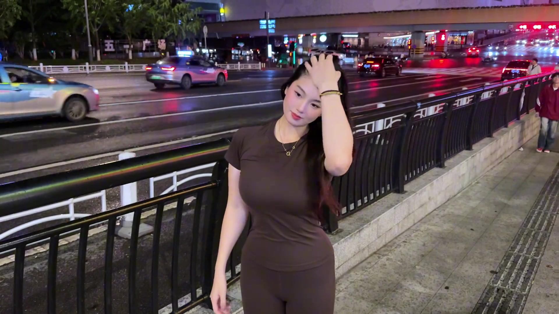 曼妙身姿韻悠揚(yáng)國(guó)產(chǎn)卡戴珊的肘子姐出門(mén)逛街魅力這一塊