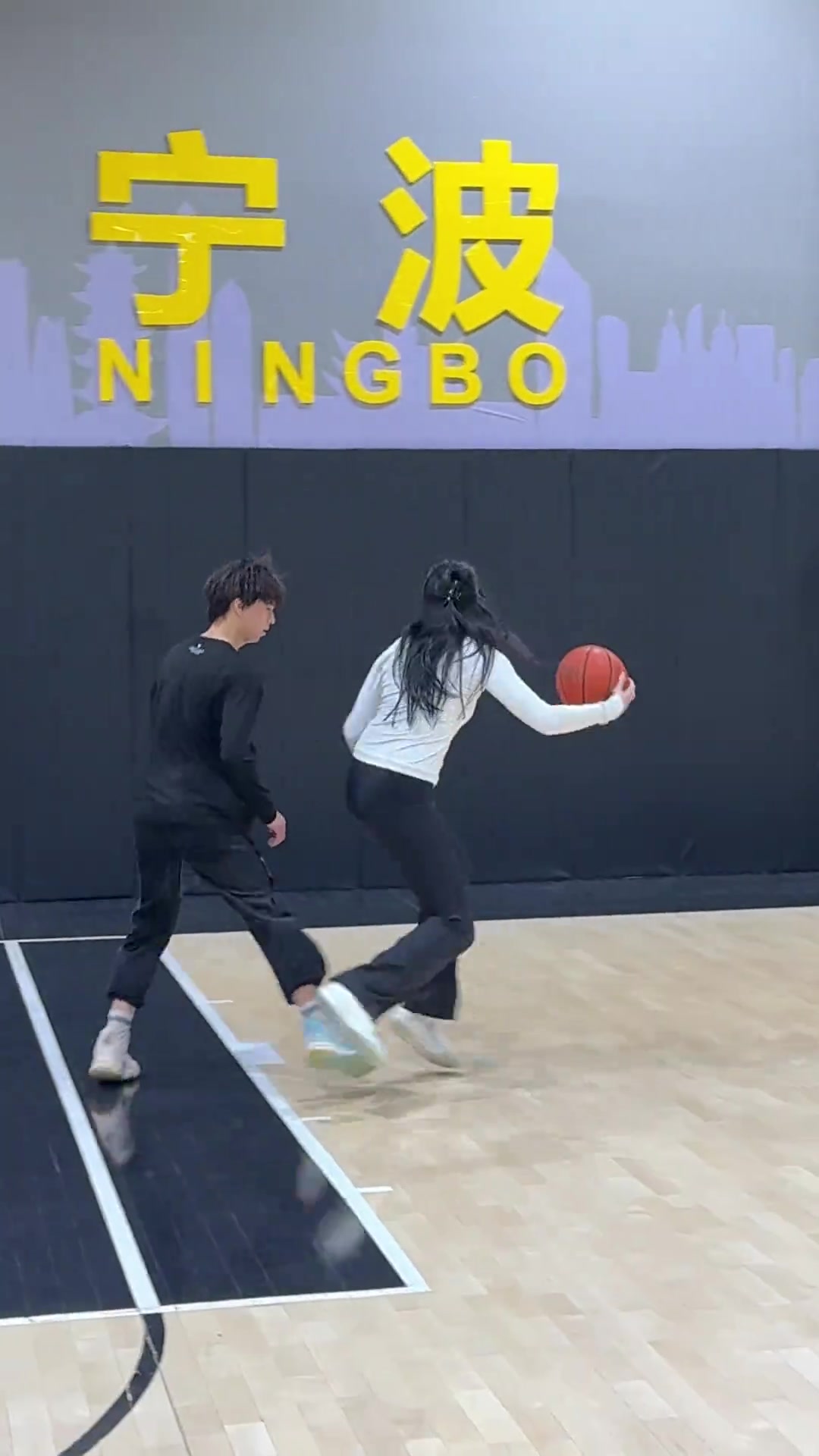 小伙子不敢上身體那肘姐可是球球都進(jìn)啊