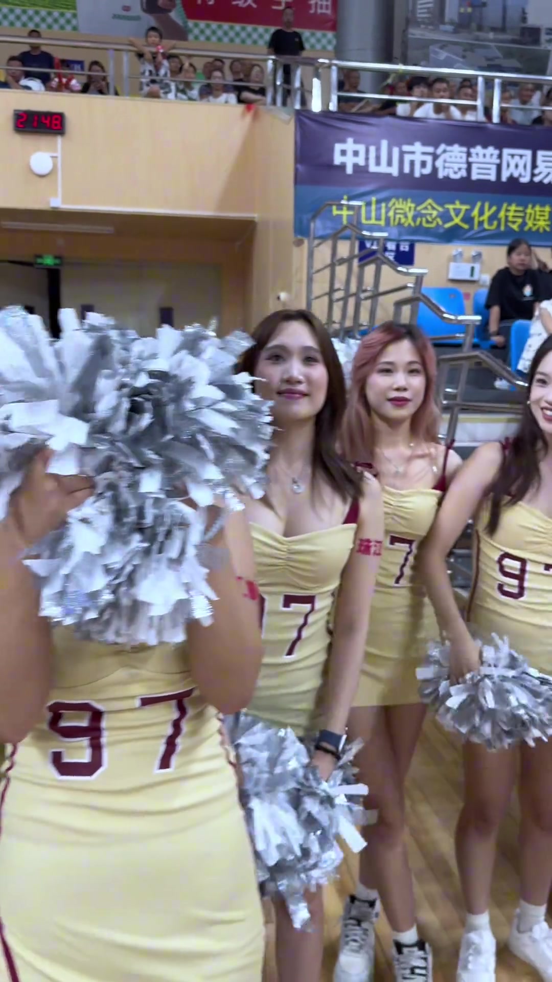 廣東啦啦隊(duì)這是來(lái)了一批新隊(duì)員吶