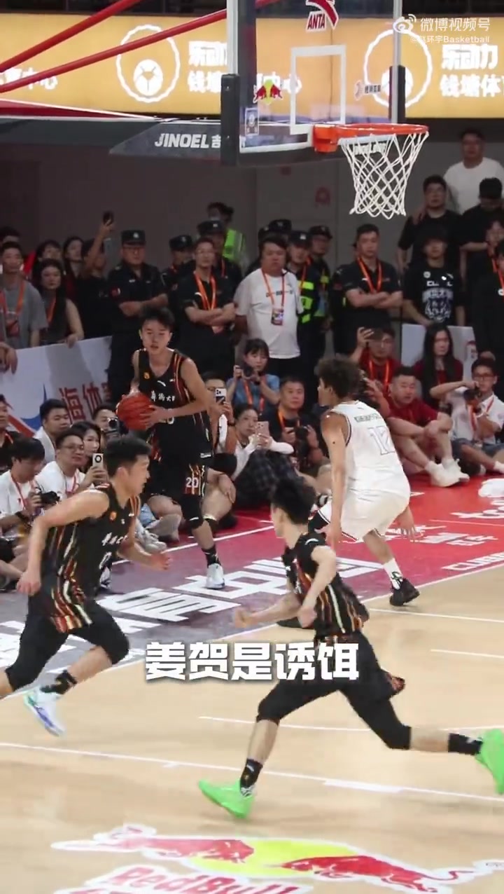 還能這么玩華僑大學(xué)離奇的底線發(fā)球戰(zhàn)術(shù)把對(duì)手都搞麻了