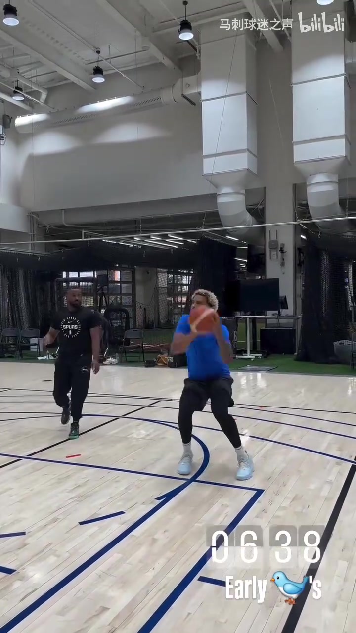 專注于外線投籃索漢近期訓(xùn)練視頻這投籃越來越好了