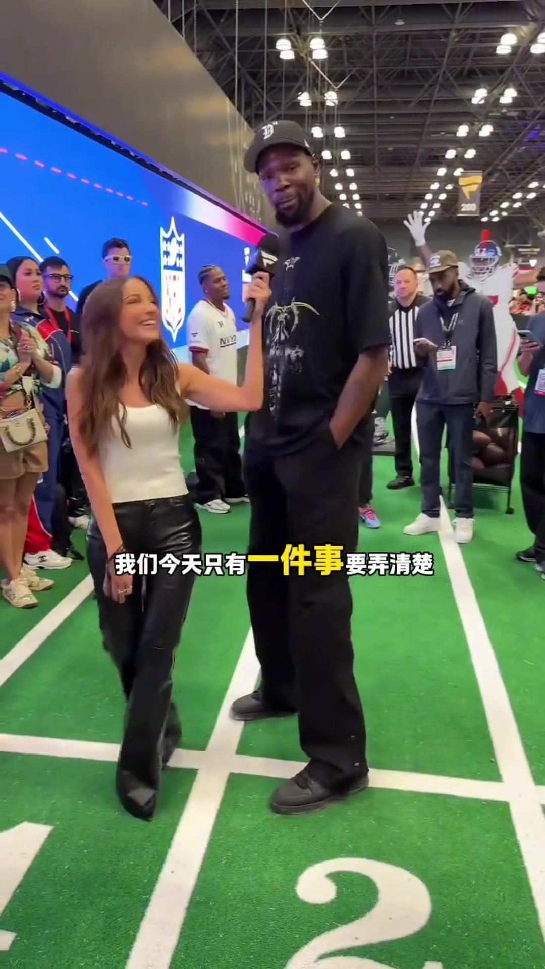 笑死美女記者是否會把威少招募來火箭 杜蘭特趕忙背對鏡頭錯開話題