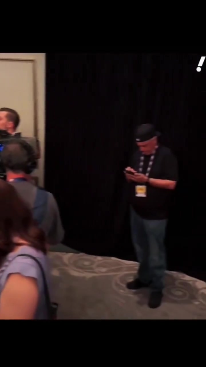 被馬刺選中此前弗拉格采訪區(qū)門(mén)庭若市 而布萊恩特采訪只有幾人