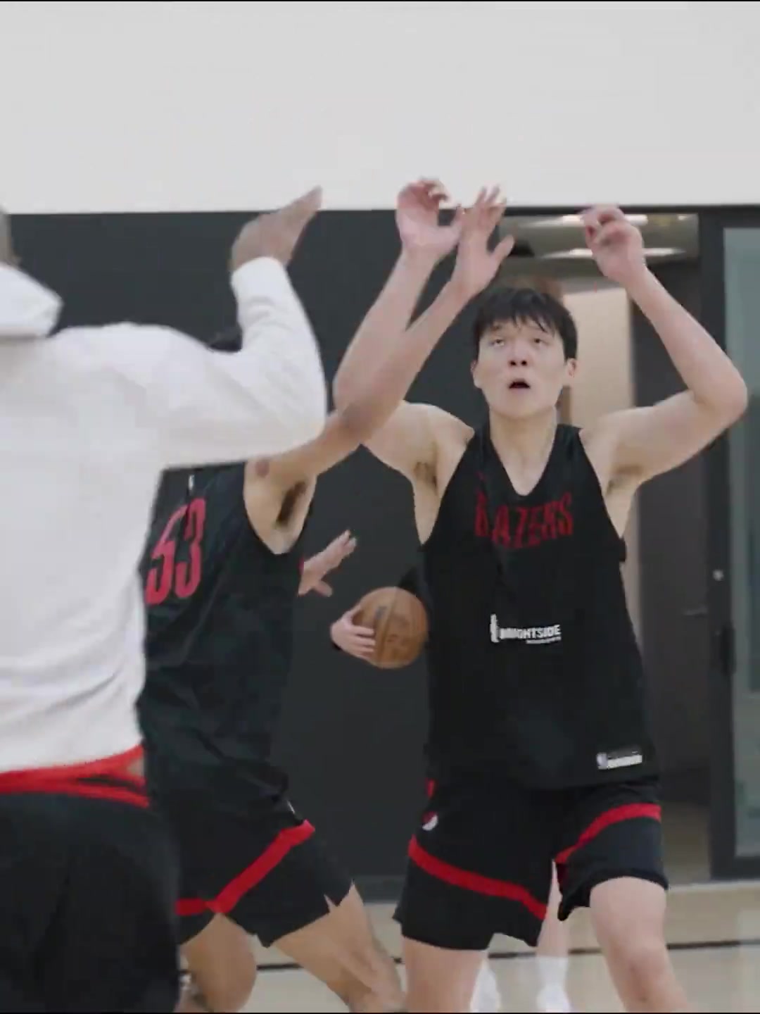 16順位實至名歸開拓者曬試訓(xùn)楊瀚森內(nèi)線強(qiáng)攻高位策應(yīng)啥都有