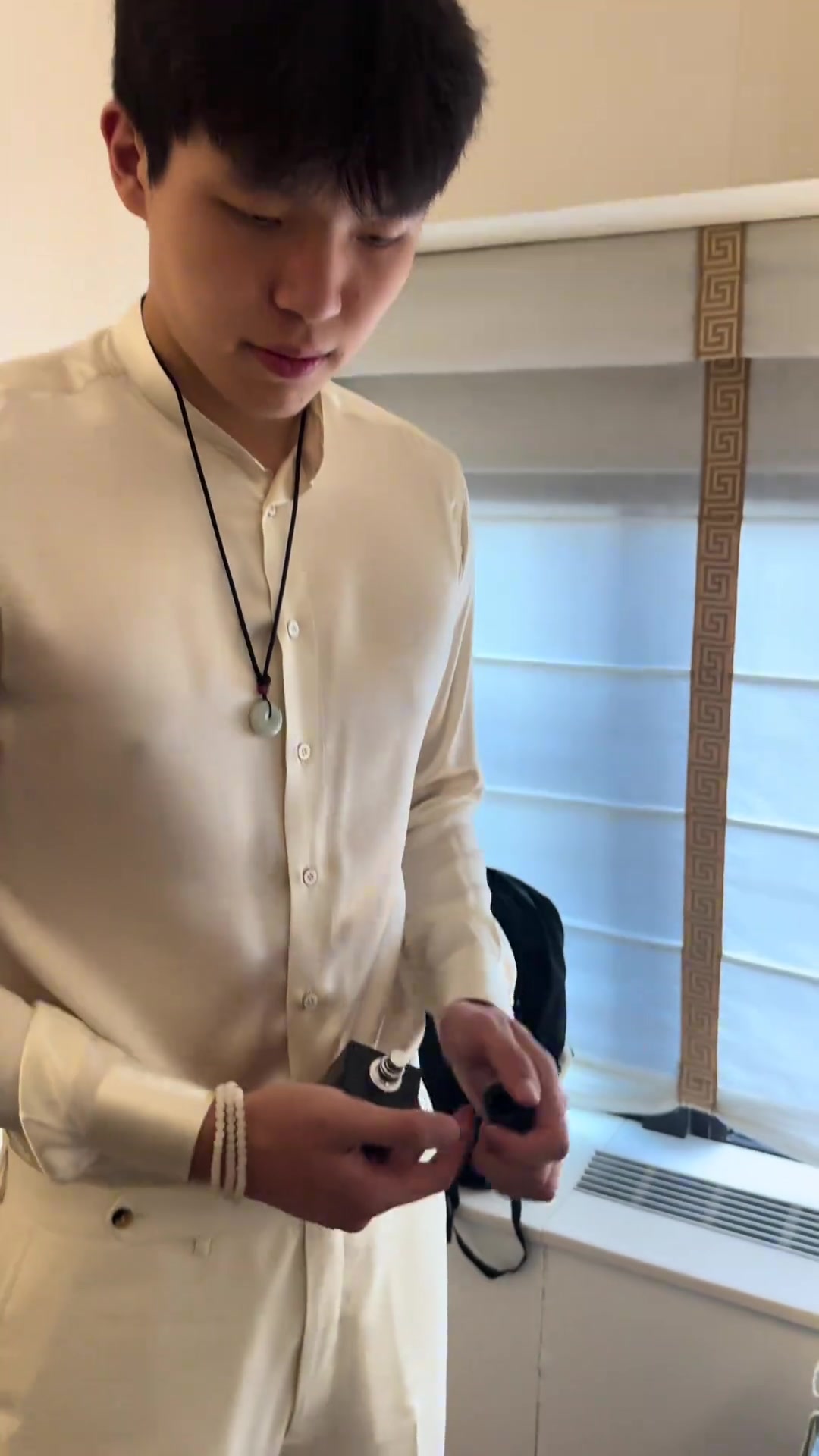 自信楊瀚森選秀大會出發(fā)前露出鬼魅一笑