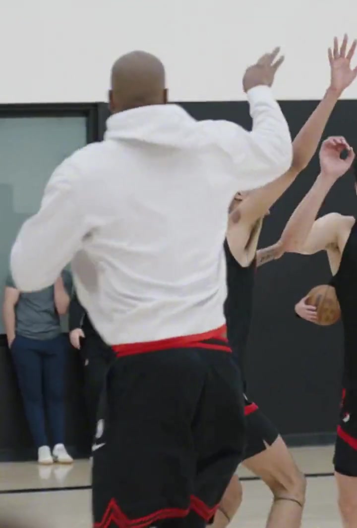 難怪選他進(jìn)攻組織無(wú)所不能楊瀚森開(kāi)拓者試訓(xùn)視頻曝光