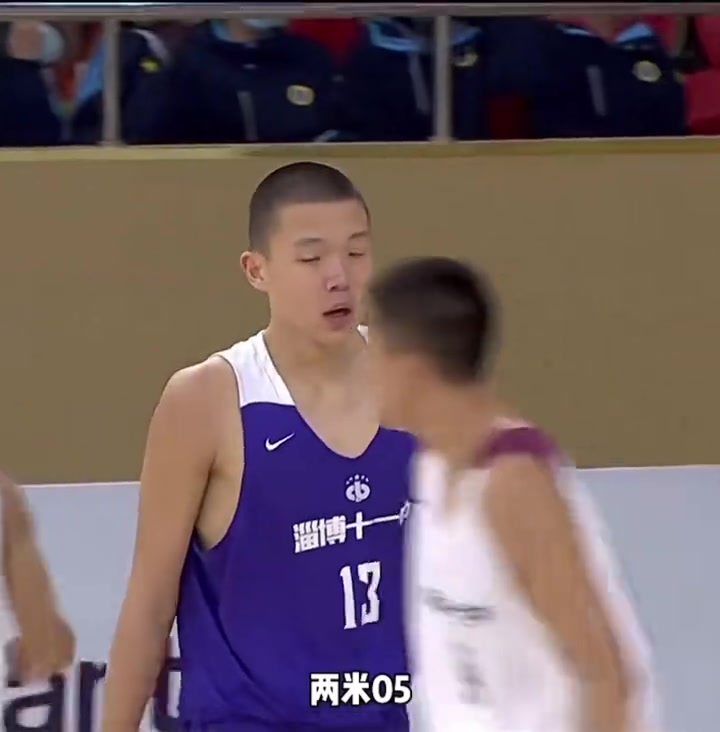 天賦盡顯楊瀚森在淄博十一中時(shí)已經(jīng)展現(xiàn)了超凡的防守和傳球能力