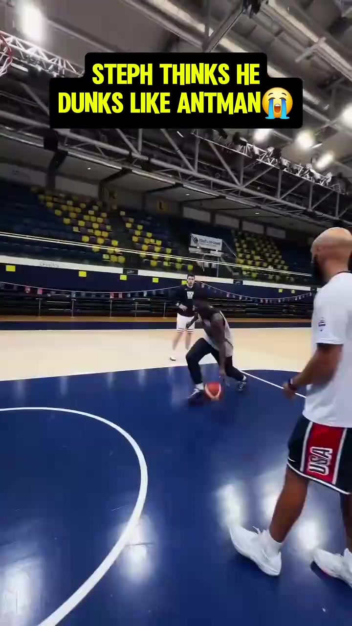 太逗了美國男籃名場面庫里對華子咱倆的扣籃差不多