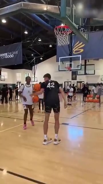 這狀元有點(diǎn)東西弗拉格上演原地大風(fēng)車(chē)暴扣