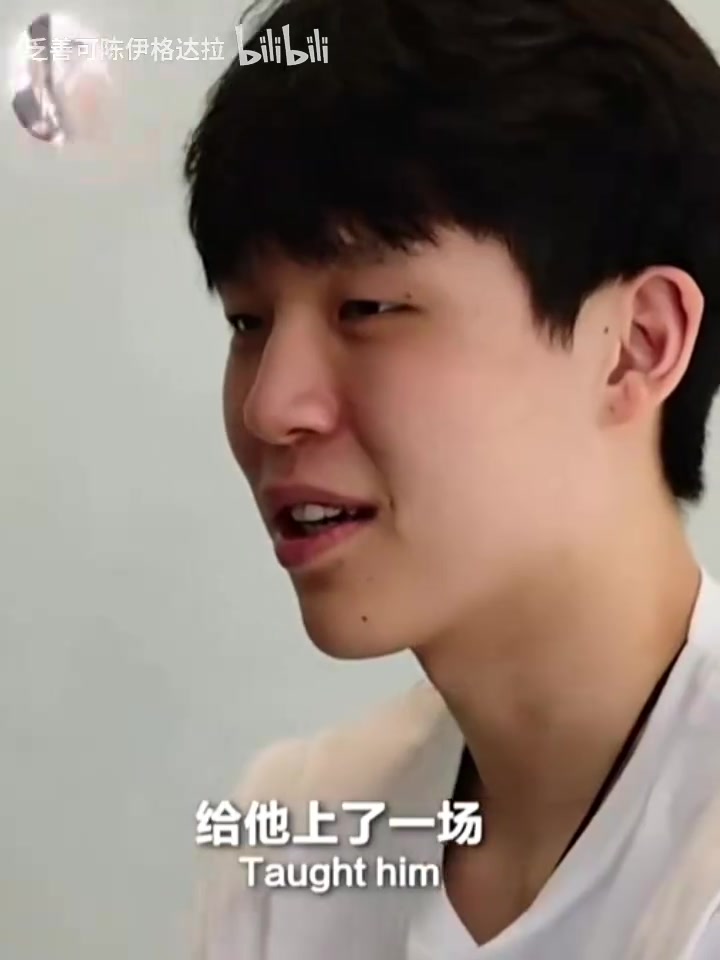 心理戰(zhàn)楊瀚森試訓(xùn)中打爆8號(hào)秀杰明氣的杰明不跟楊瀚森擊掌