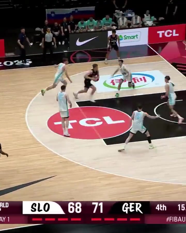 郇思楠今天要面對(duì)的內(nèi)線對(duì)手德國(guó)U19中鋒昨日攬19分19板