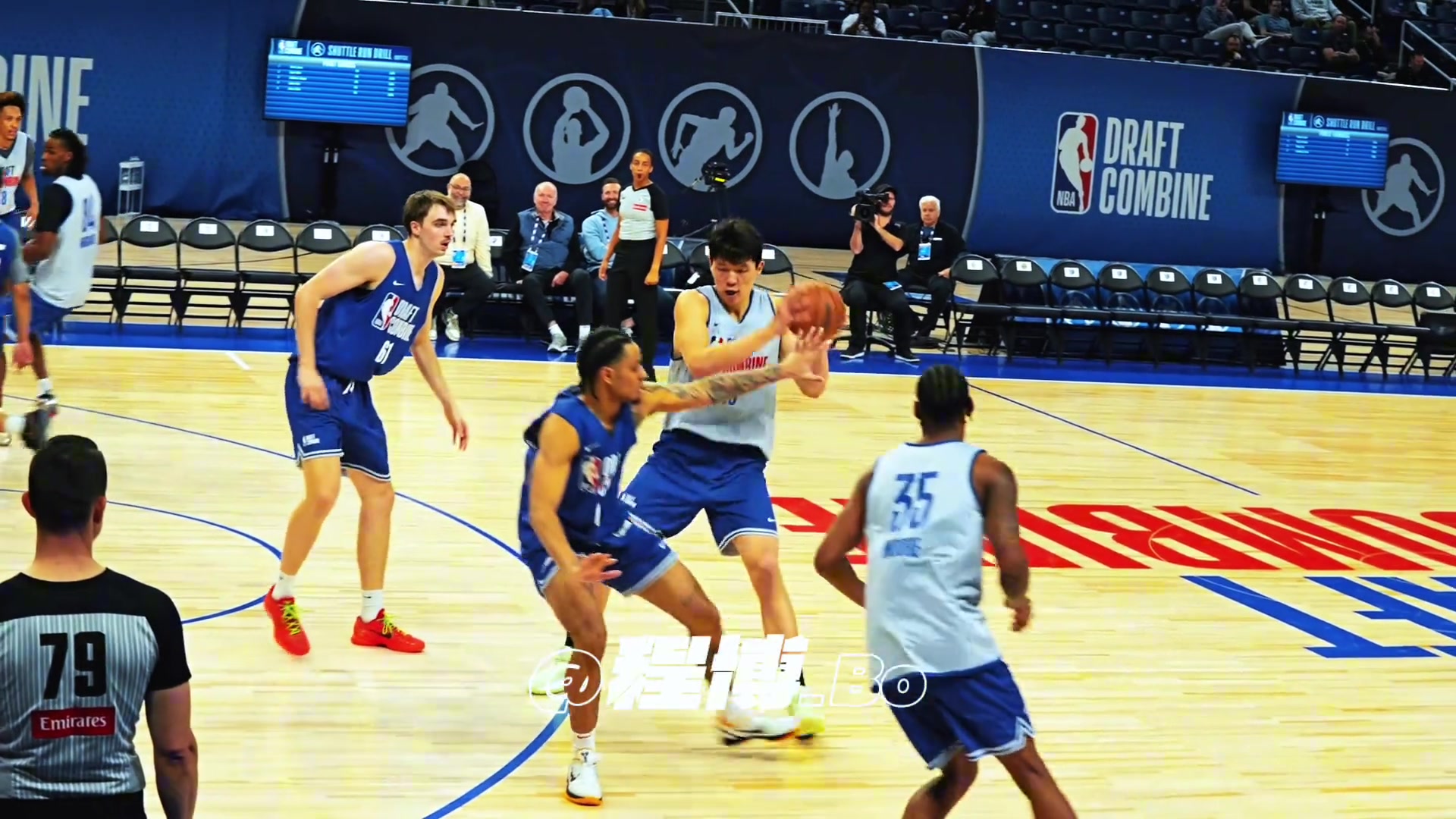 楊瀚森試訓(xùn)引得全場球探驚呼的一次大膽妙傳看慢放全是細(xì)節(jié)啊