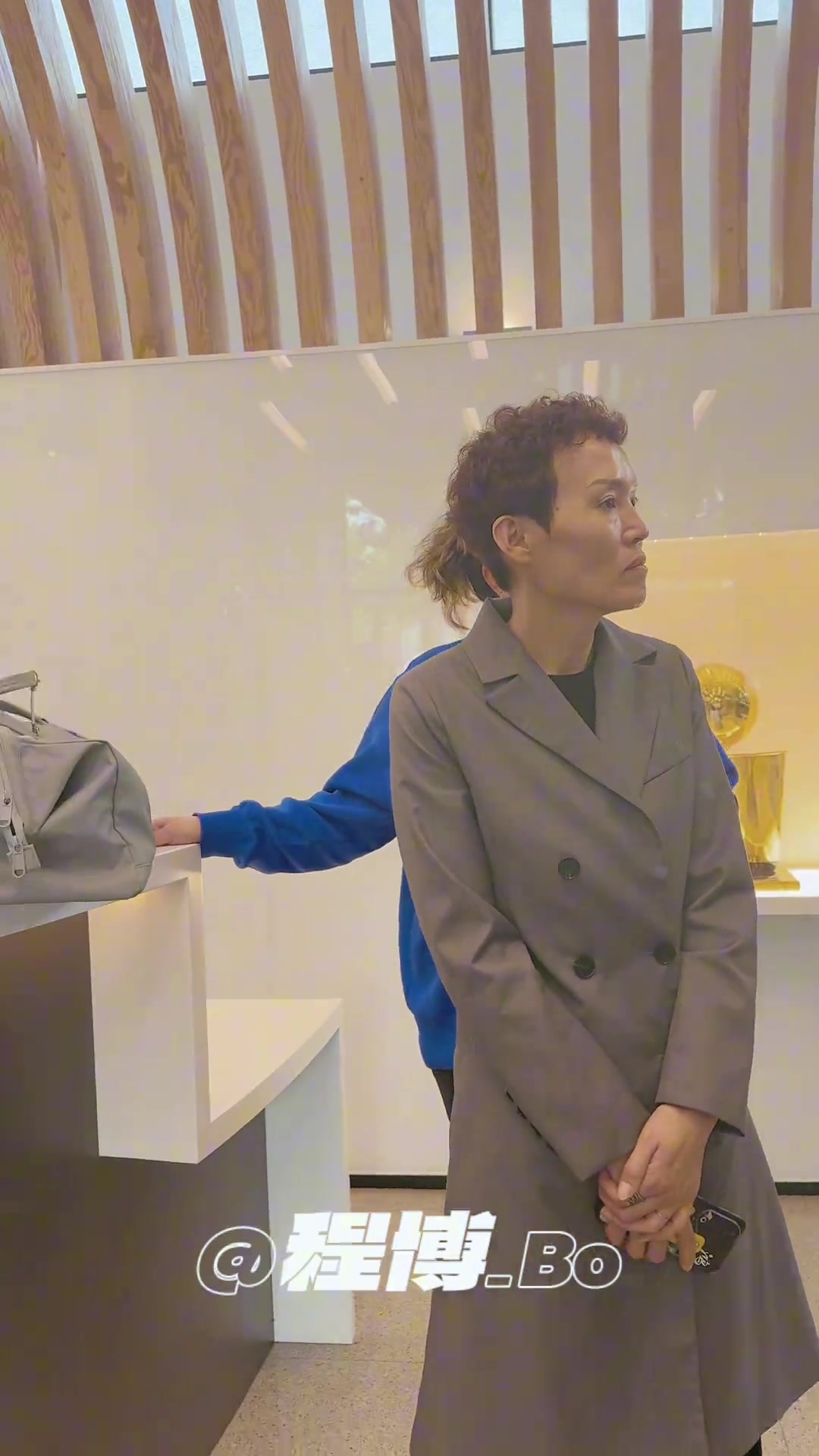 暖心開拓者工作人員為瀚森及家人每人準(zhǔn)備了一份禮物