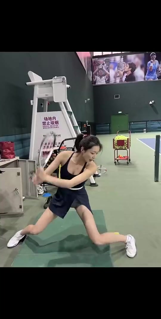 遼寧隊(duì)付豪女友看著是網(wǎng)球愛(ài)好者身材就不用說(shuō)了