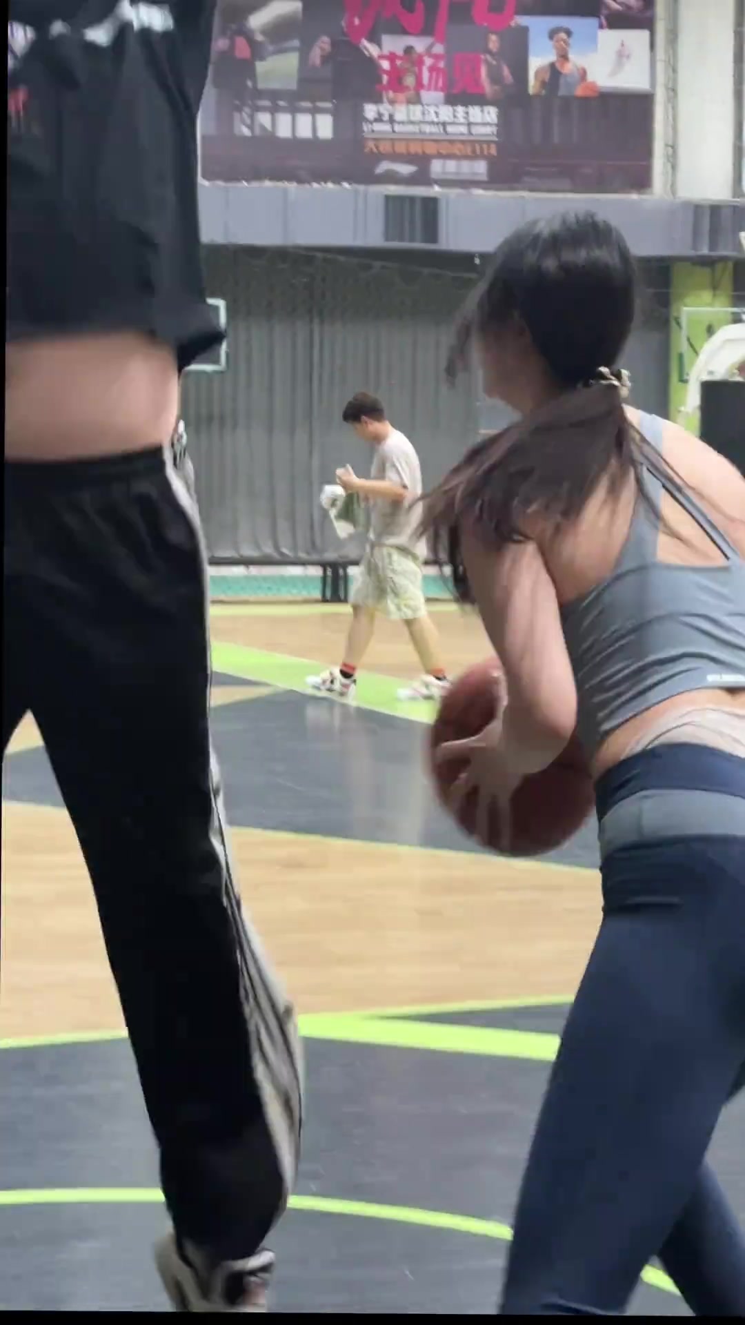 嗯以后打籃球有這水平的再穿瑜伽褲吧