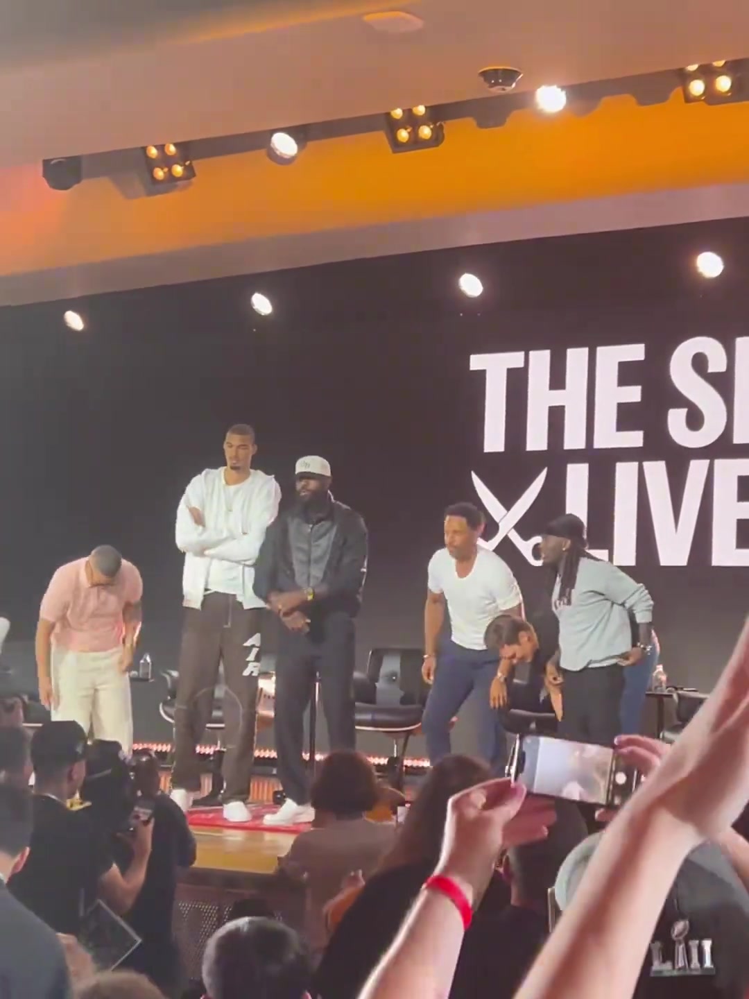 文班亞馬和詹姆斯一起出席The Shop直播