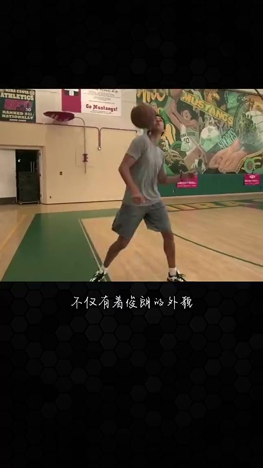 高顏值的一對(duì)武賈西奇的巔峰就是曾經(jīng)和莎拉波娃在一起