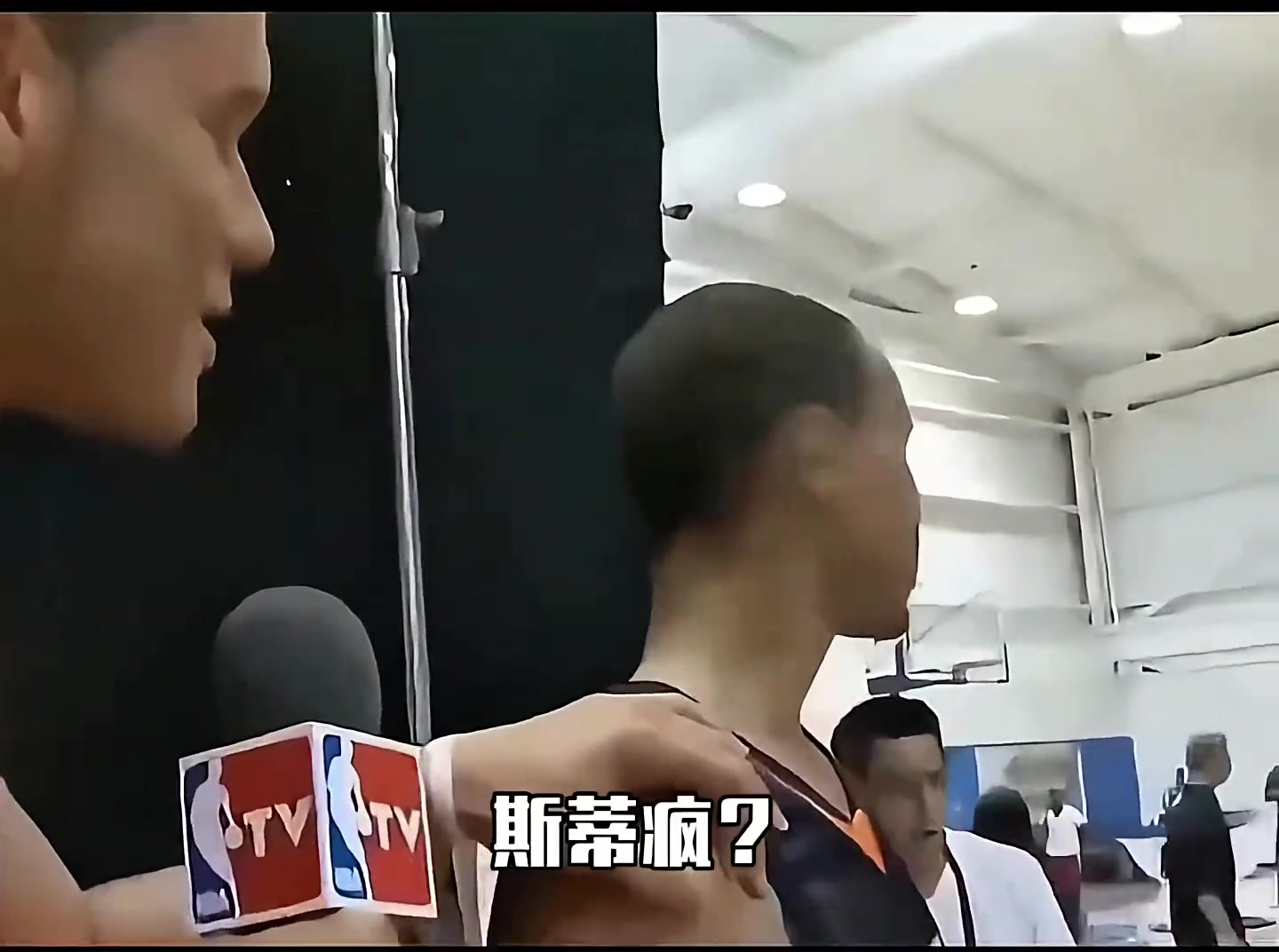 09年選秀之后 年輕的格里芬采訪庫(kù)里 居然都沒(méi)喊對(duì)庫(kù)里名字哈